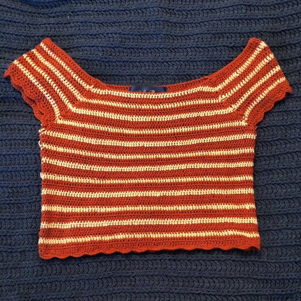 Cropped & cap sleeve knitted top